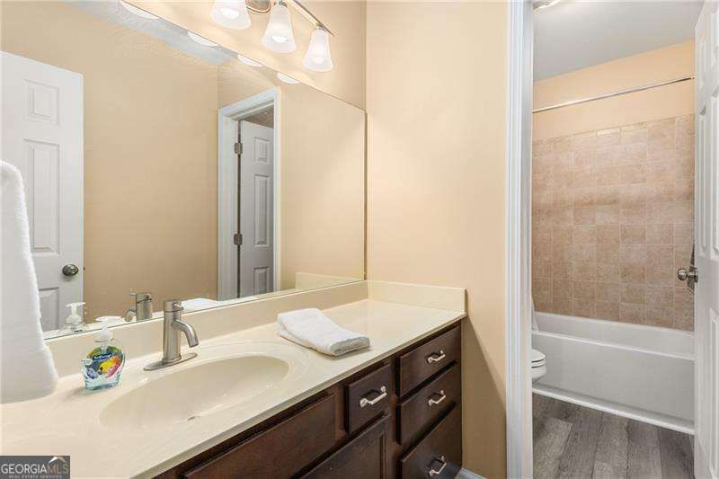 Marietta, Georgia 30067, United States, 2 Bedrooms Bedrooms, ,2 BathroomsBathrooms,Residential,Active,4300