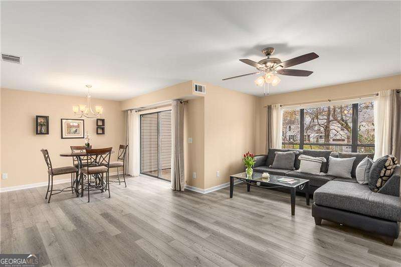 Marietta, Georgia 30067, United States, 2 Bedrooms Bedrooms, ,2 BathroomsBathrooms,Residential,Active,4300