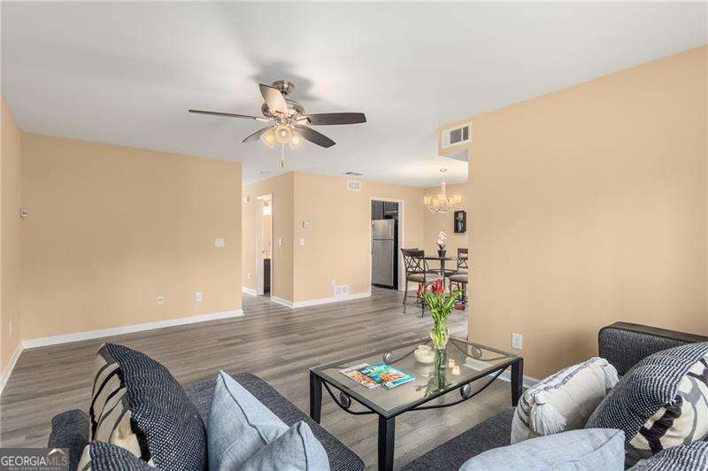 Marietta, Georgia 30067, United States, 2 Bedrooms Bedrooms, ,2 BathroomsBathrooms,Residential,Active,4300