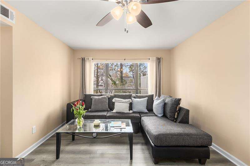 Marietta, Georgia 30067, United States, 2 Bedrooms Bedrooms, ,2 BathroomsBathrooms,Residential,Active,4300