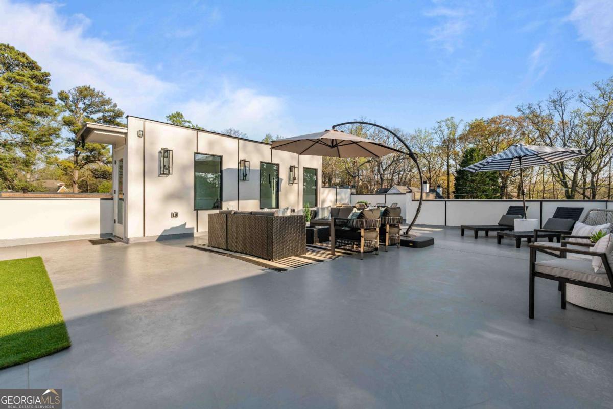 864 Amsterdam AVE NE