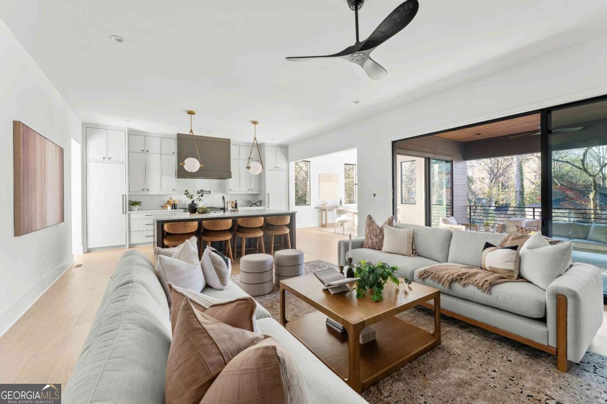 864 Amsterdam AVE NE