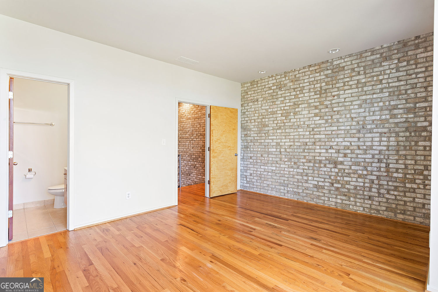 TOWNHOMES/FERNWOOD PARK - Residential