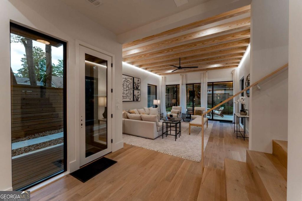 Photo of 787 Bonaventure Avenue NE, Atlanta, GA 30306 (MLS # 10625697)