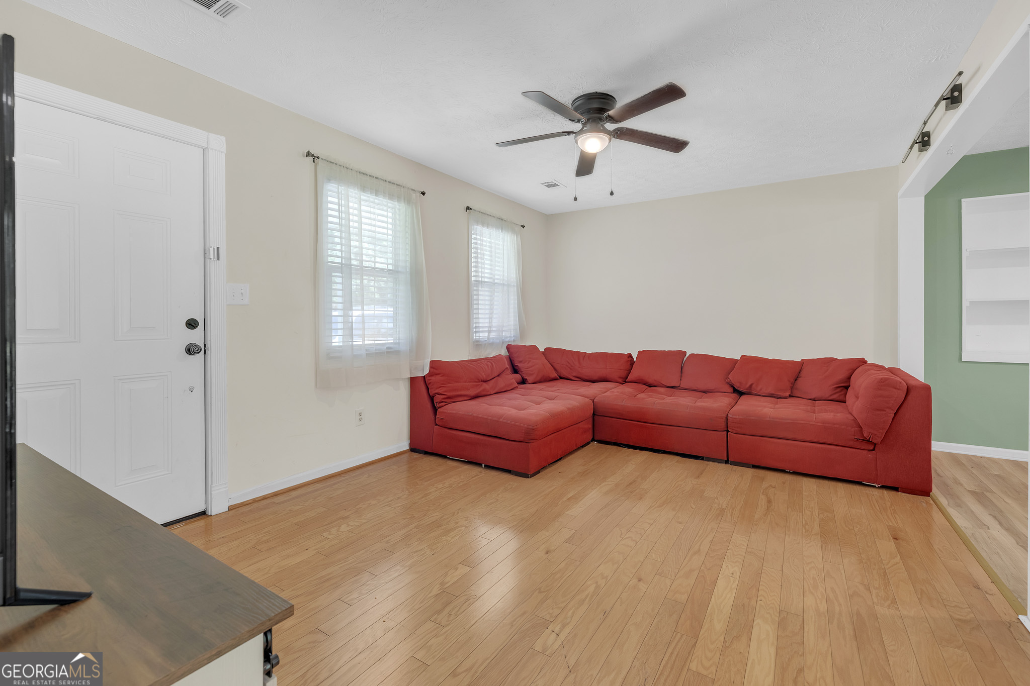 33 Russell RD