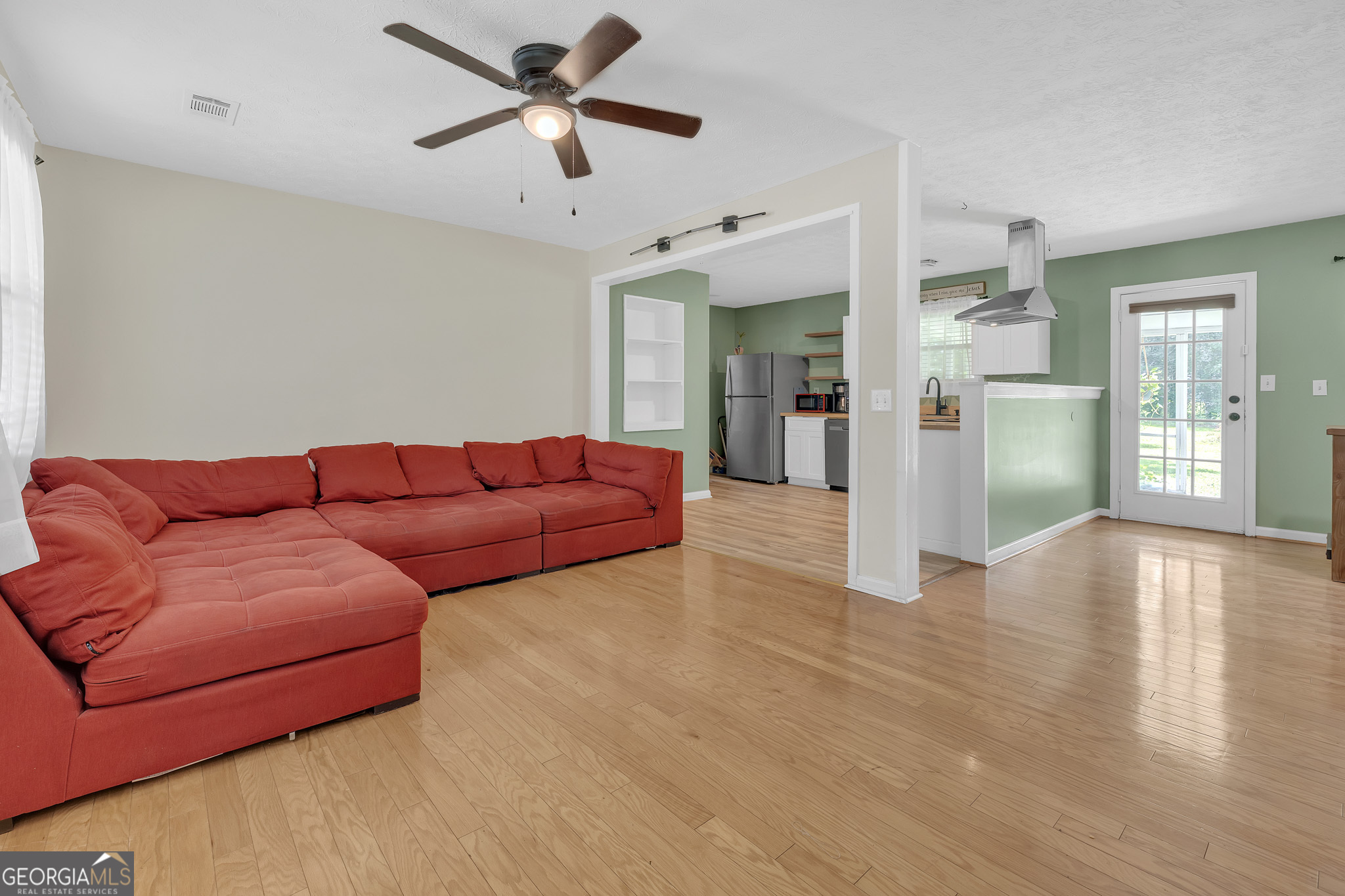 33 Russell RD