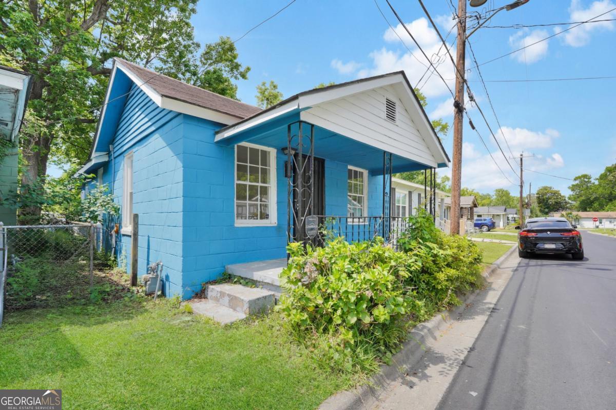 627 W 48Th ST