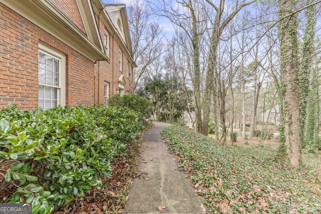 Photo of 297 Mossy Way NW, Kennesaw, GA 30152 (MLS # 10675350)