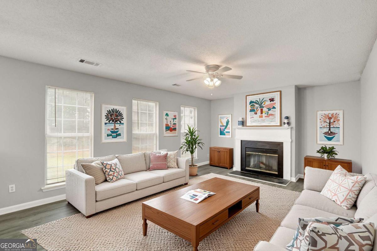 1263 Creekview CIR