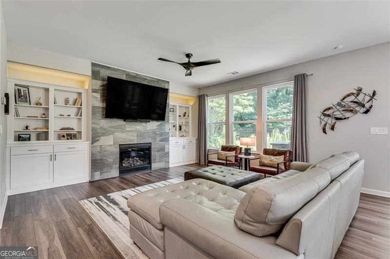 3436 Vicar LN