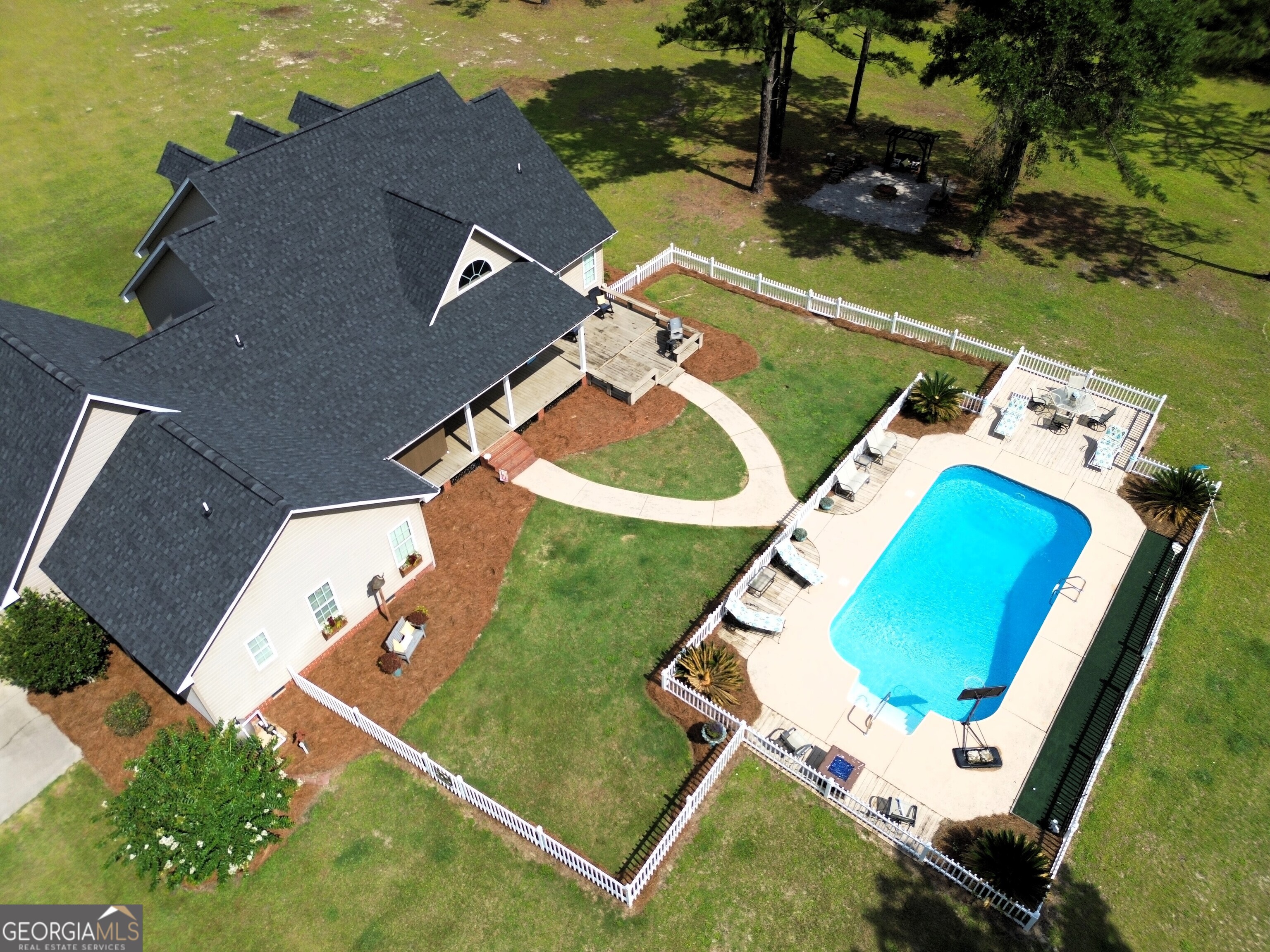 657 Halls Bridge RD