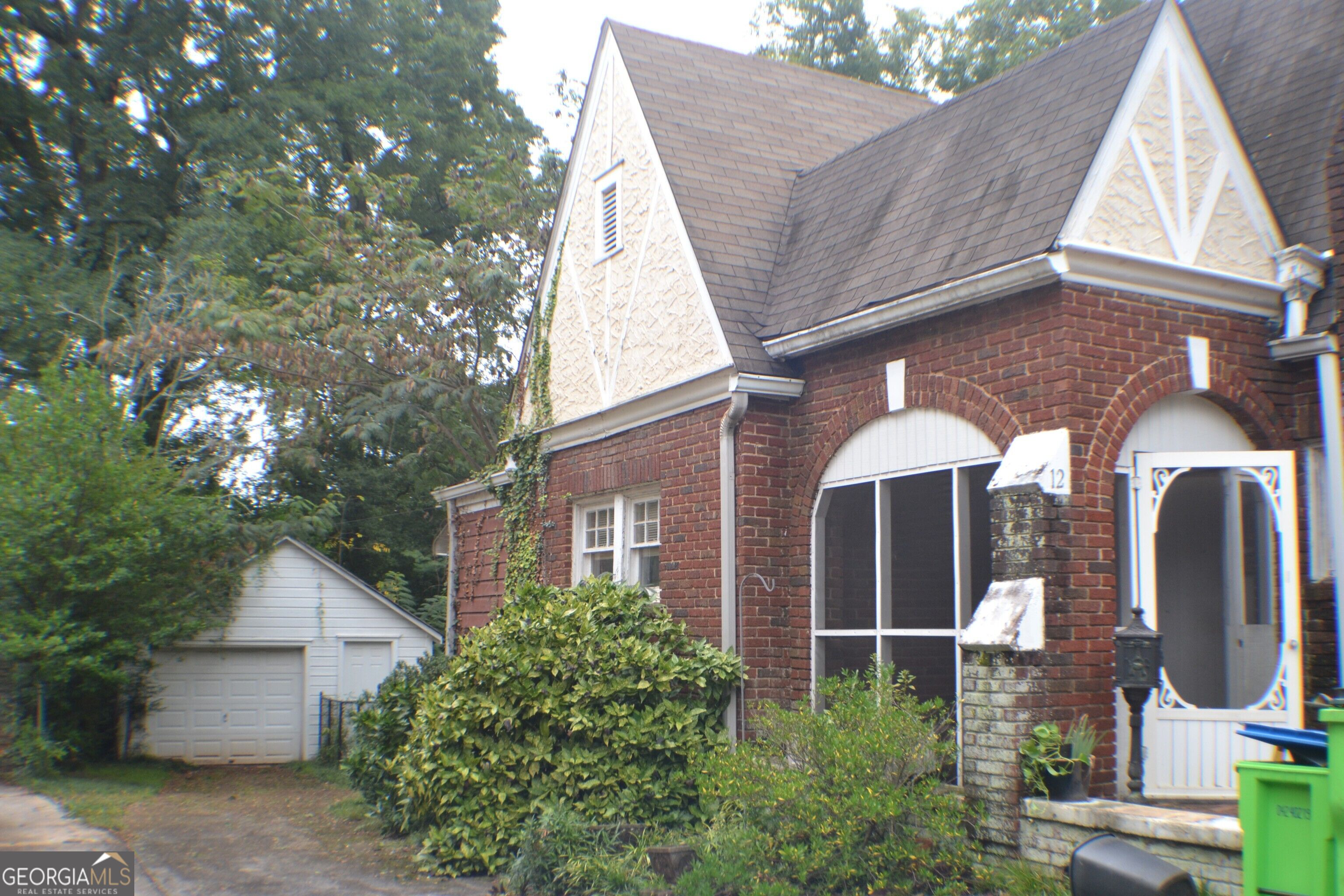 12 Fairfield DR