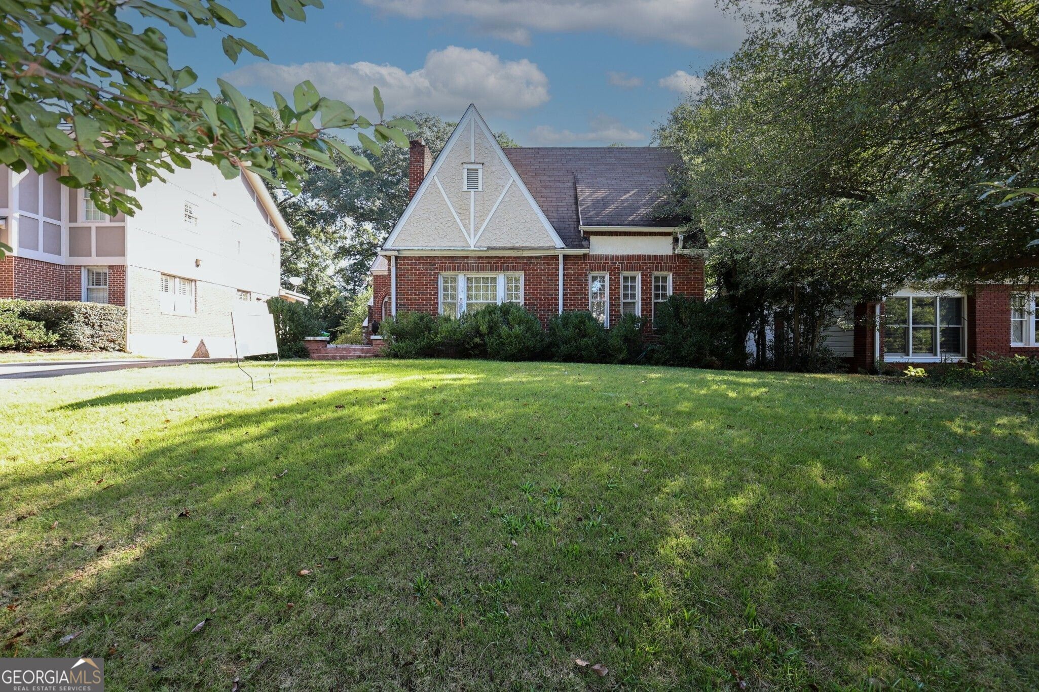 12 Fairfield DR