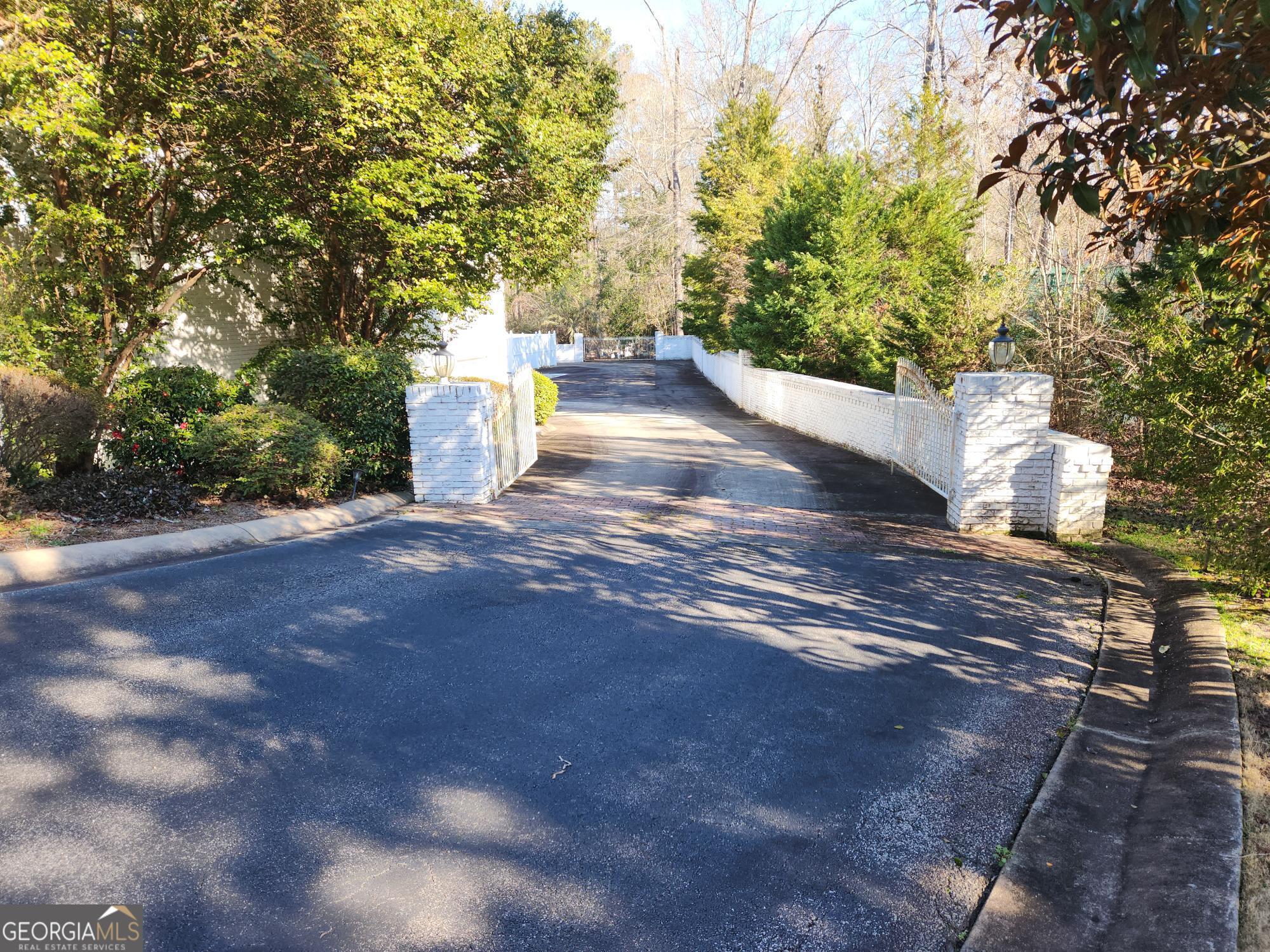 170 Howard Oaks DR