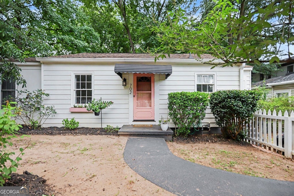 Photo of 702 Glenwood Avenue SE, Atlanta, GA 30312 (MLS # 10837082)