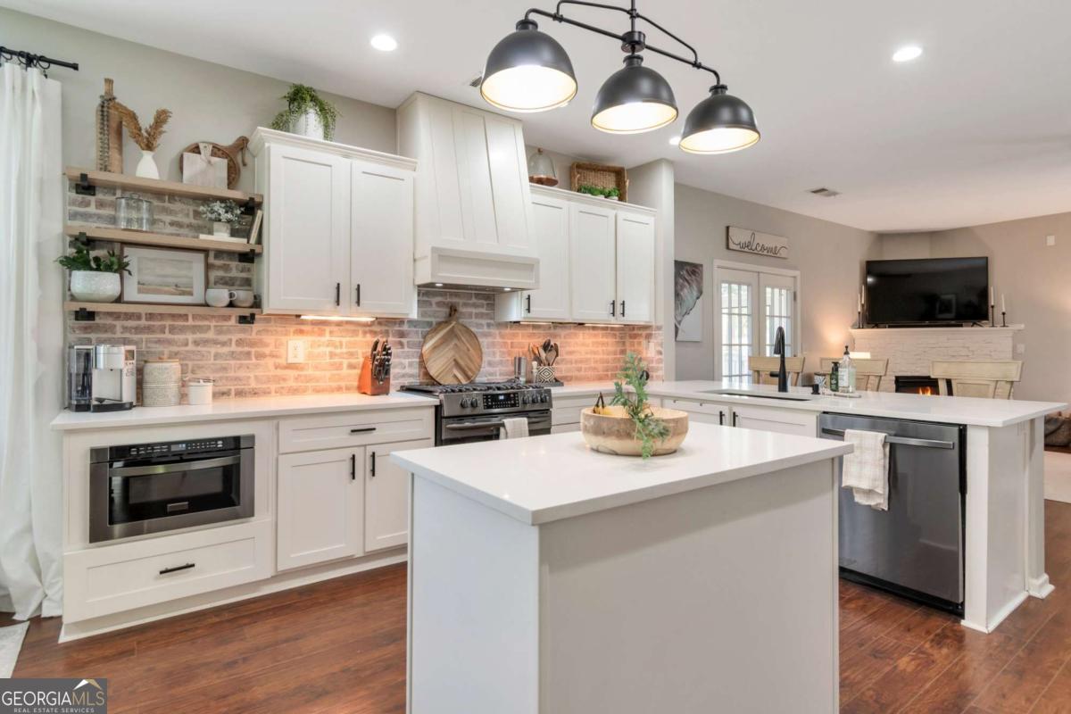 4965 Skyland PKWY