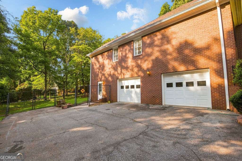 245 Deerhill DR