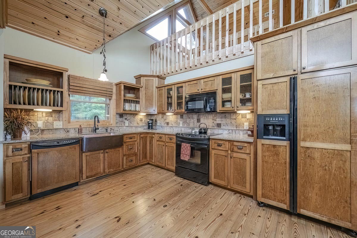 477 Bootlegger RD