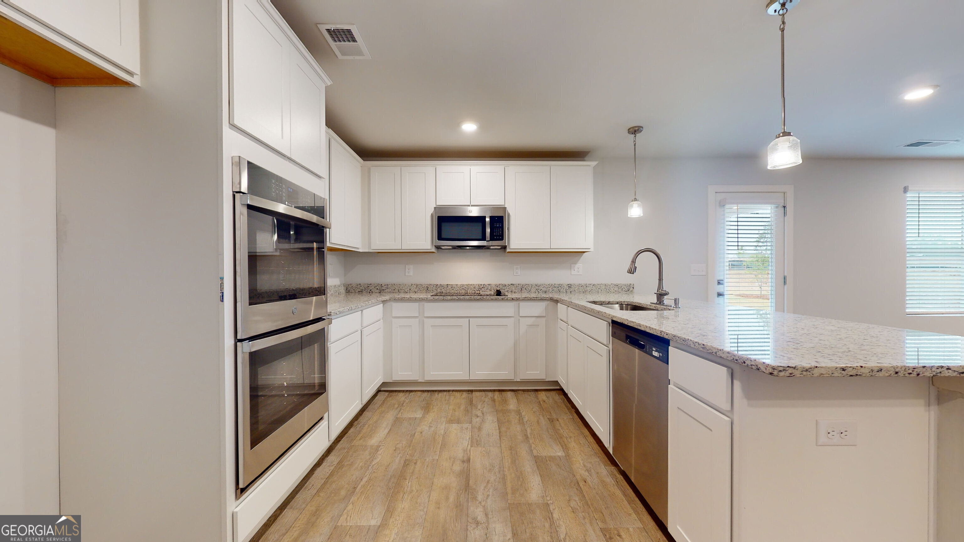 338 Jerrett ST 60
