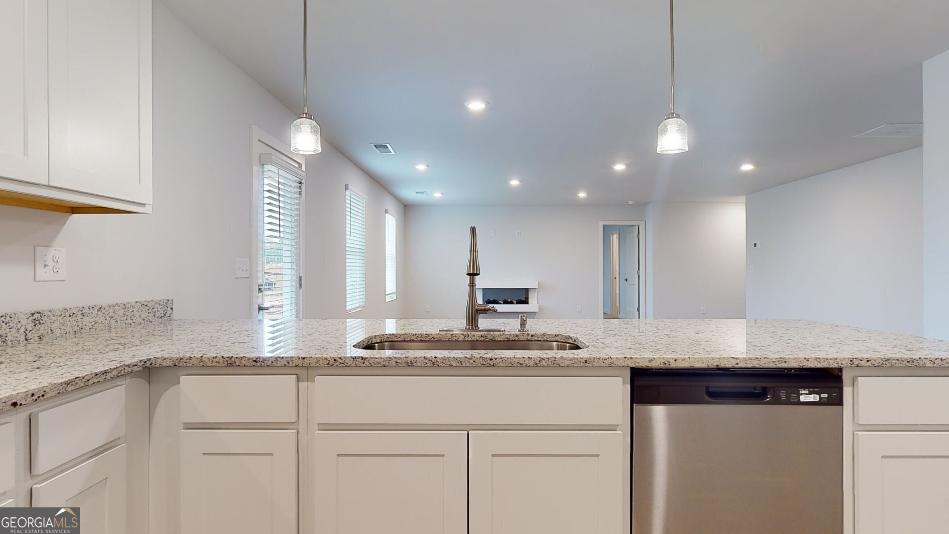338 Jerrett ST 60