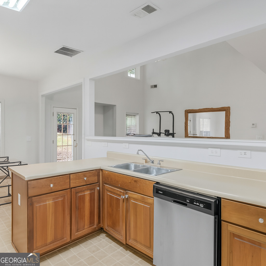 412 Eglington TRL