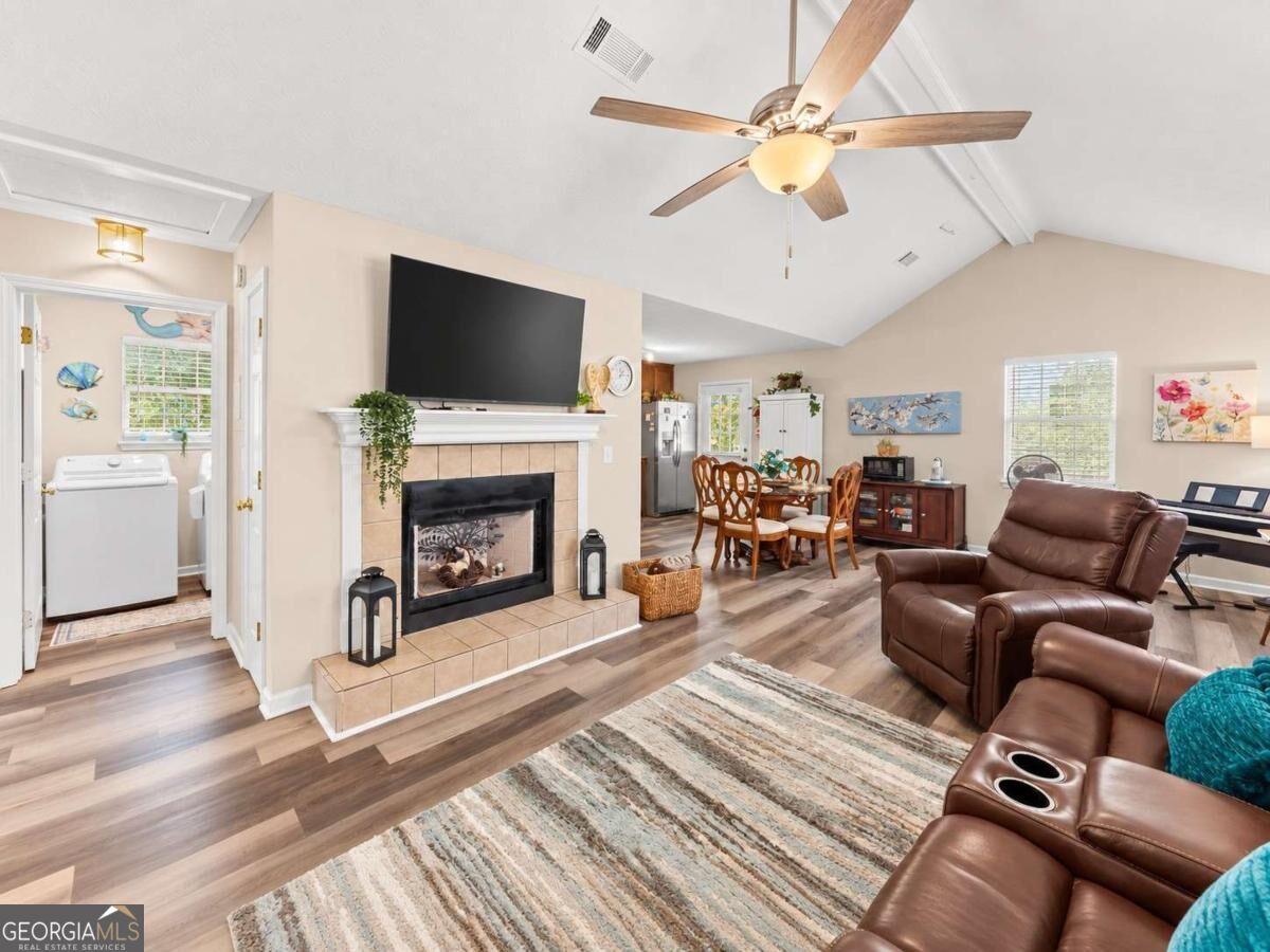 2560 Fairlane DR