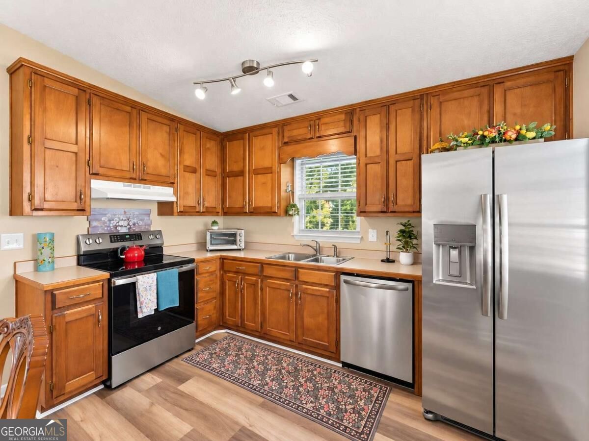 2560 Fairlane DR