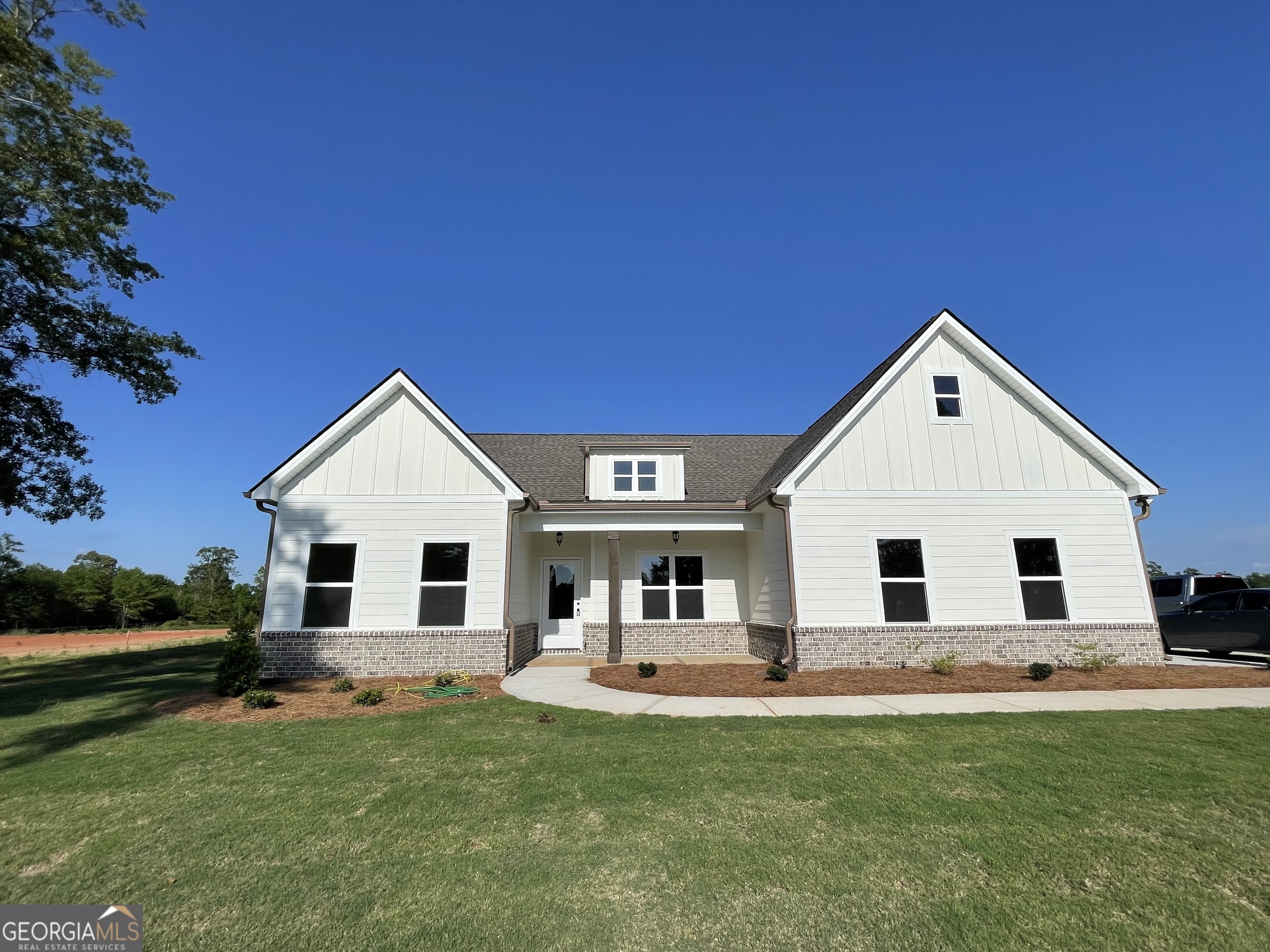 832 JACKSON DR