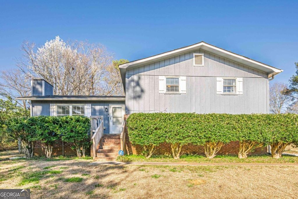 Photo of 3006 Deshong Drive, Stone Mountain, GA 30087 (MLS # 10725125)