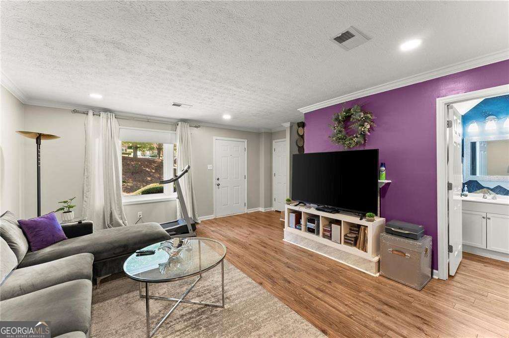 Holcomb Crossing - Residential