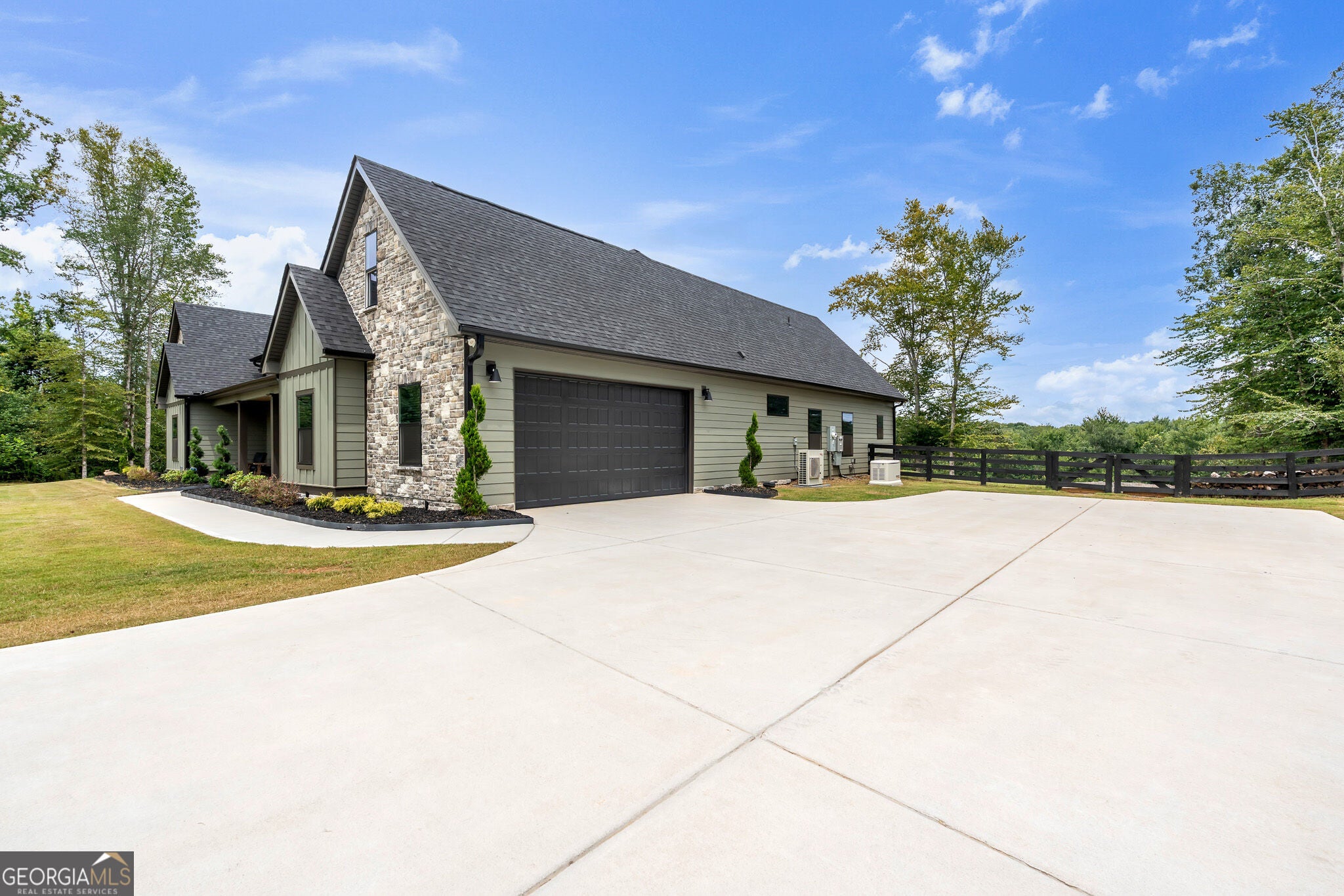 392 Georgian Pines DR