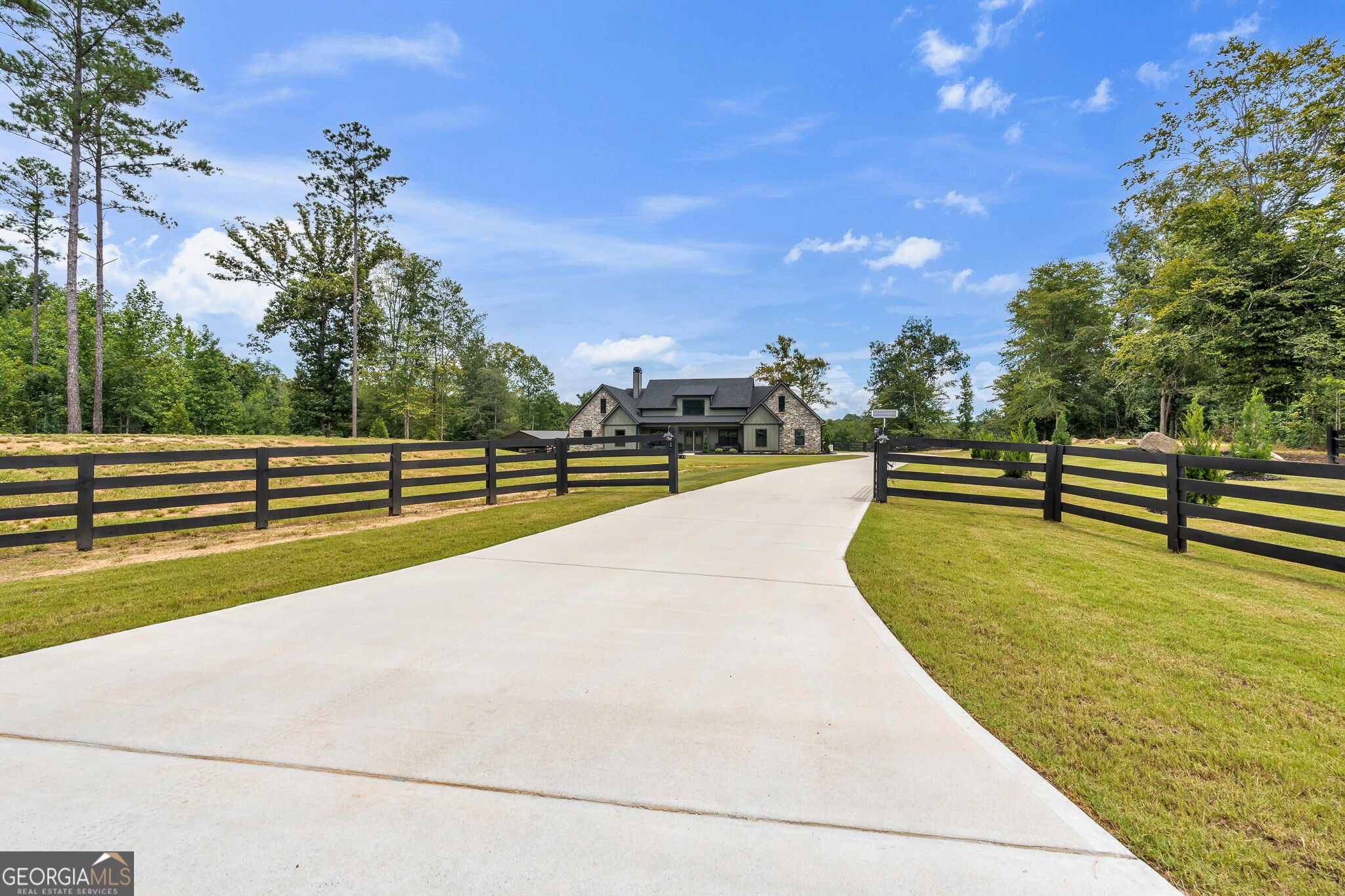 392 Georgian Pines DR