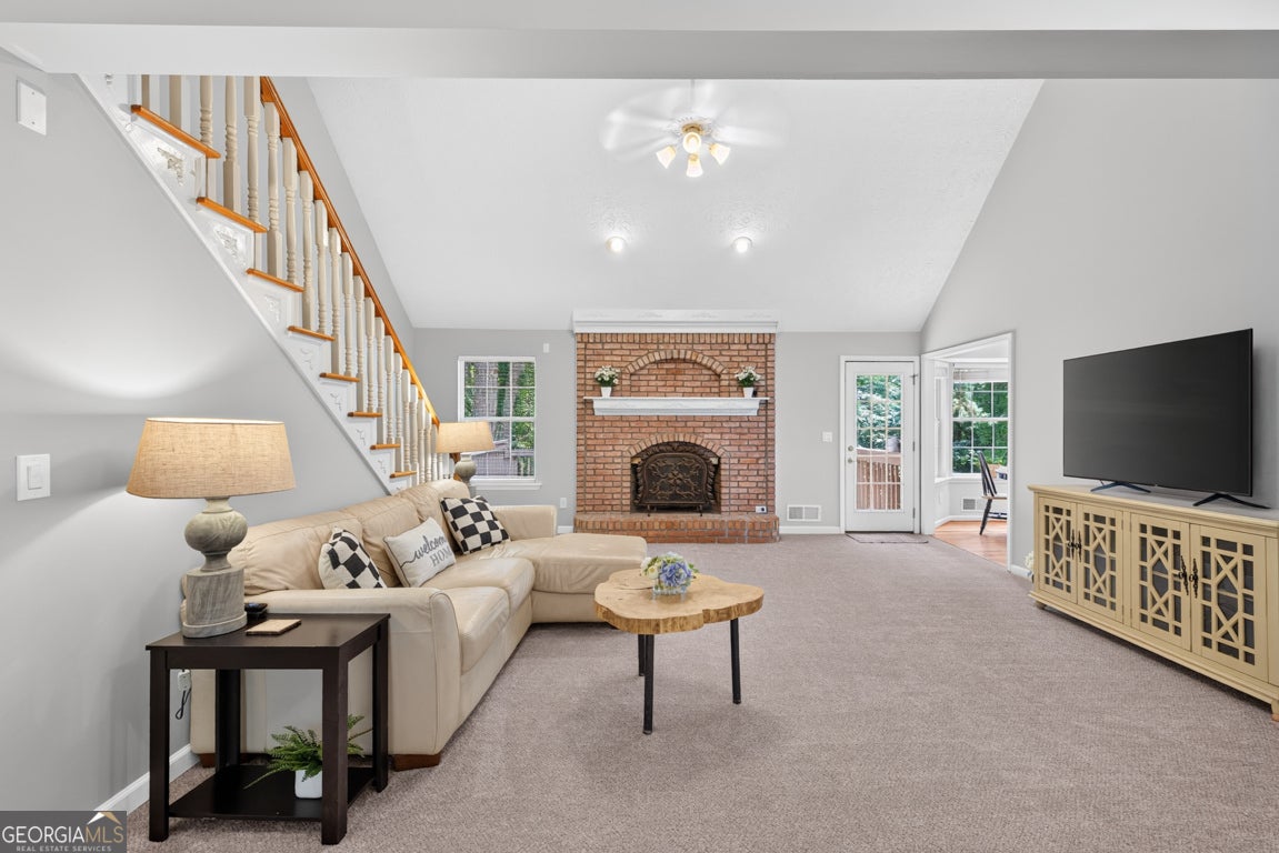 1074 Westchester DR SW