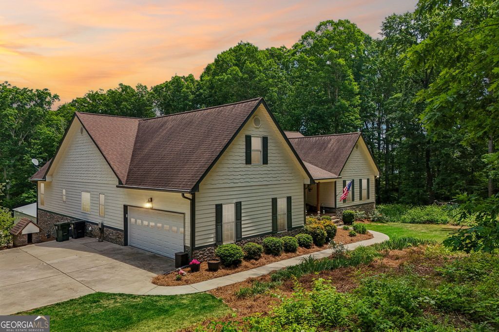 Photo of 5925 Cantrell Circle, Cumming, GA 30041 (MLS # 10760957)