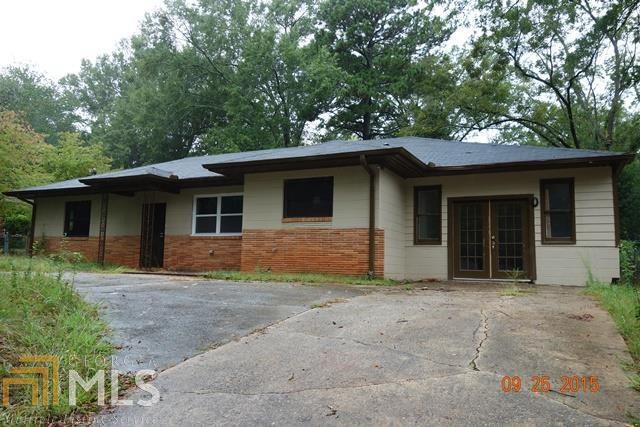 Investor special. Three bedrooms, 3 full baths, living room, large kitchen, fenced back yard with outbuilding for storage. Great rental or for first time homeowner. All offers considered. Rehab will begin the week of 10/19. Call for more information or to see inside. No mailbox.