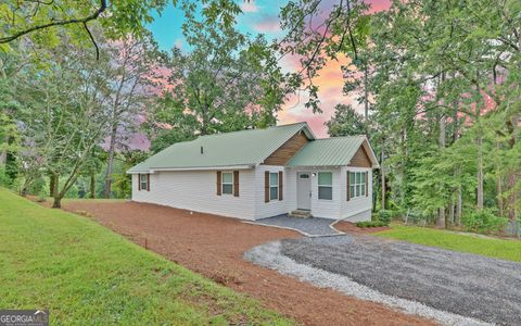 A home in Toccoa