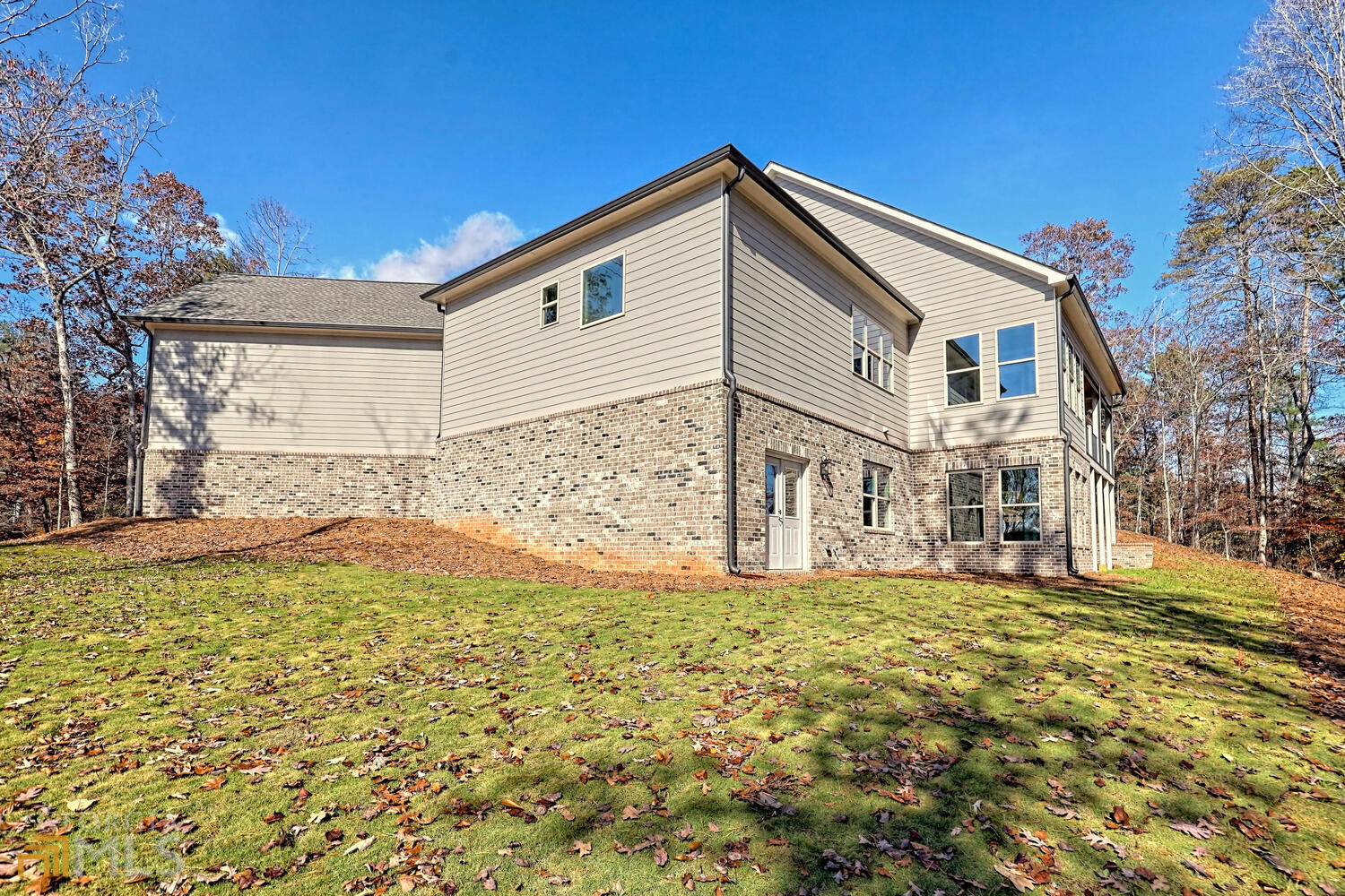 Clarkesville, Georgia 30523, United States, 4 Bedrooms Bedrooms, ,5 BathroomsBathrooms,Residential,Active,61628