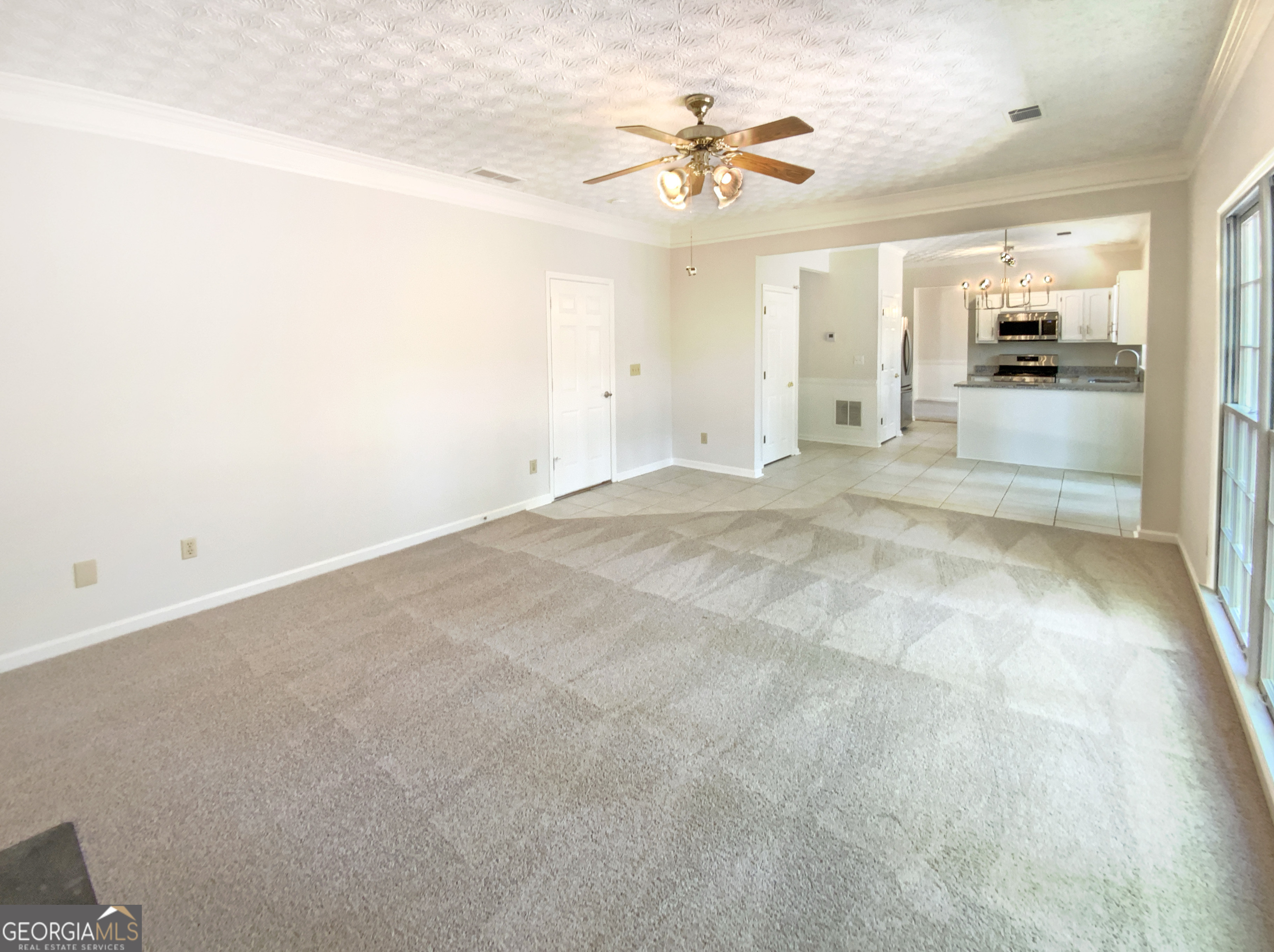 6370 Maid Marion Close