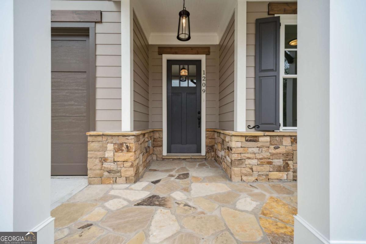 1209 Lakeside Overlook