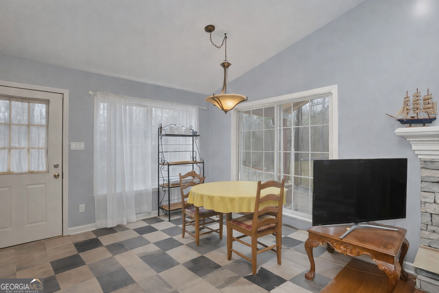 9285 Crystal Springs RD