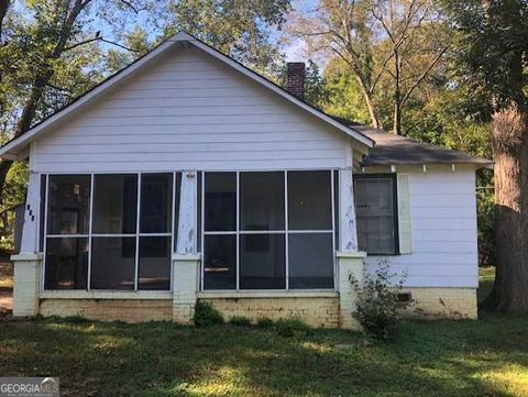 Photo of 178 Fayette Ave, Jonesboro, GA 30236 (MLS # 10658386)