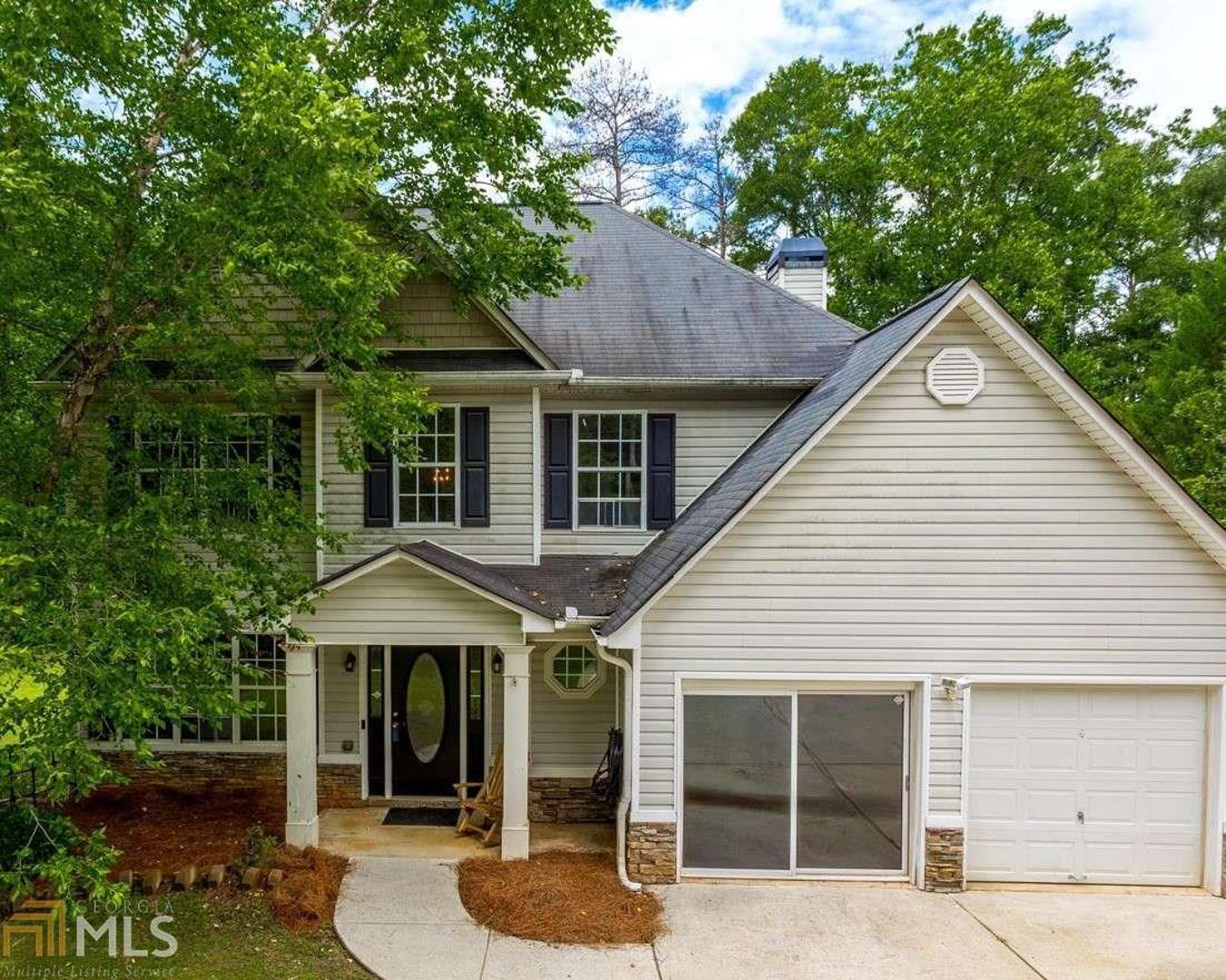 Open Foyer Entrance. Spacious home. Perfect for entertaining. Laundry upstairs. Large Master with Trey Ceiling. Great Outdoor Living Space. Theatre Room.
