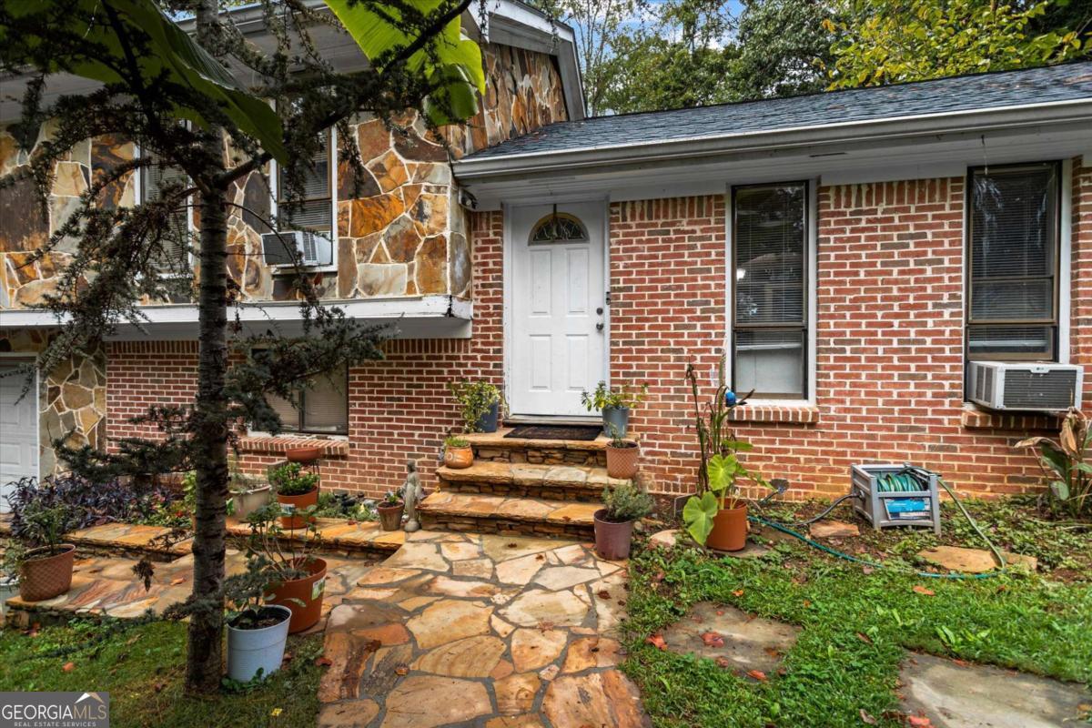 1576 Village DR