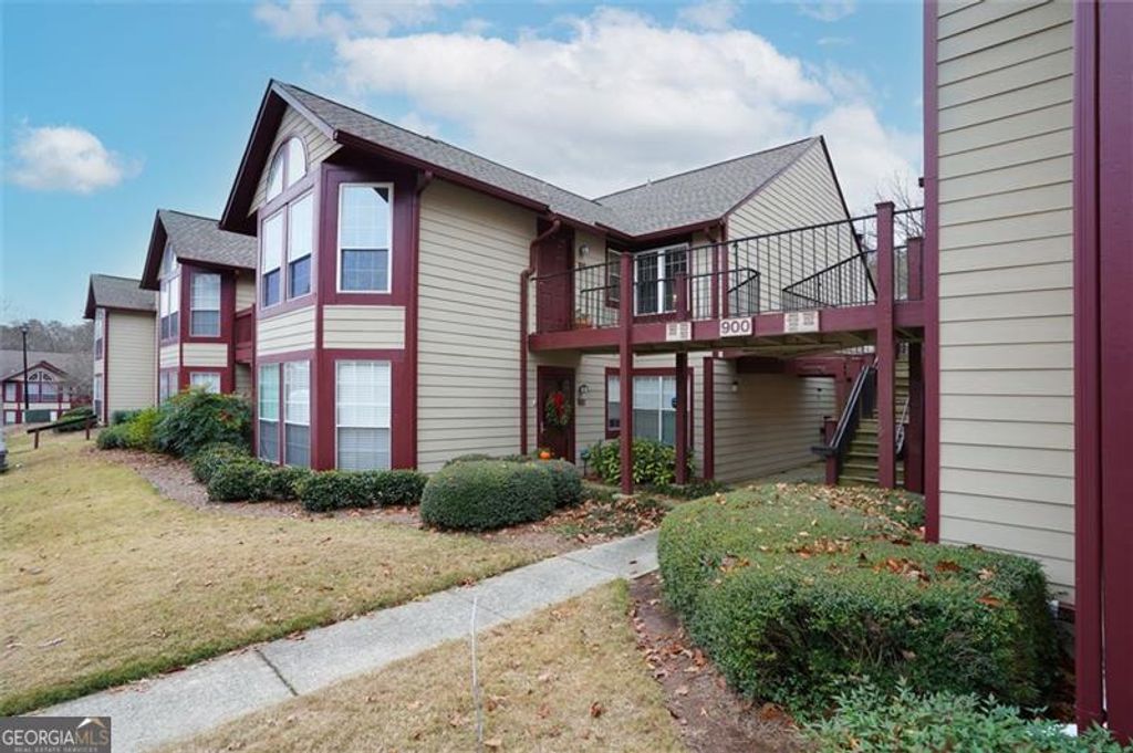 Photo of 905 WENTWORTH Ct, Alpharetta, GA 30022 (MLS # 10657481)