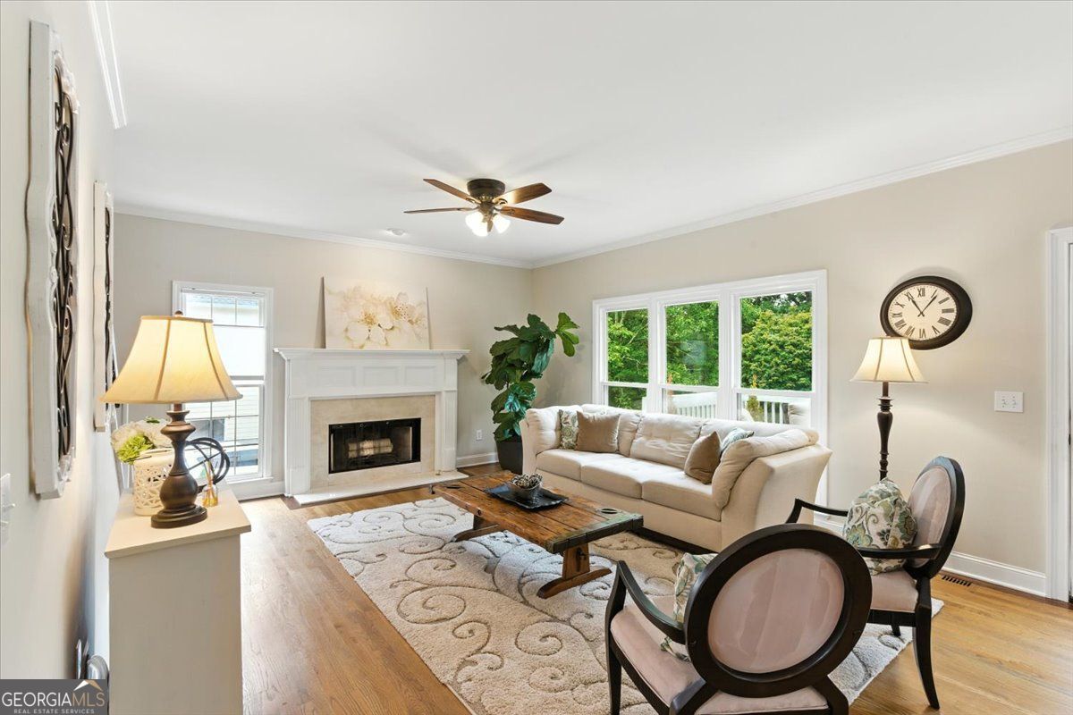 1042 AVERY CREEK DR