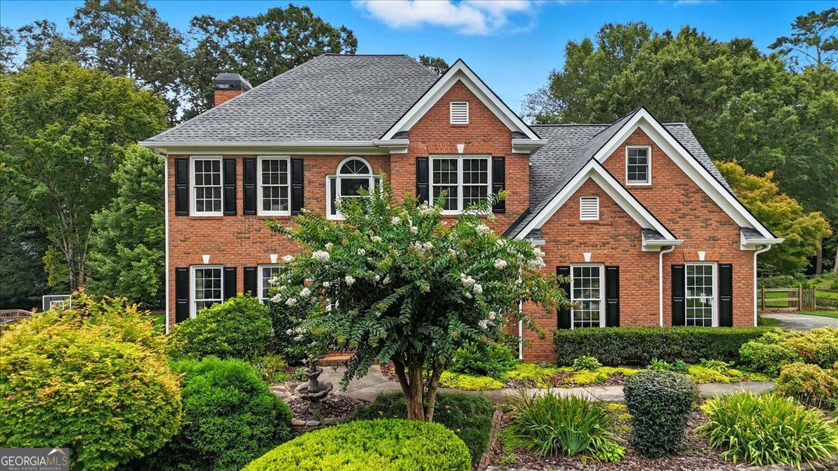1042 AVERY CREEK