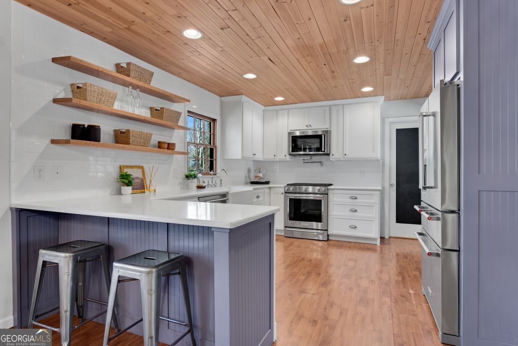 Photo of 126 East Lake Drive, Roswell, GA 30075 (MLS # 10754788)