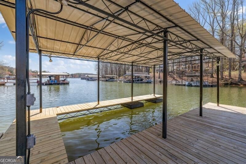330 Lake DR
