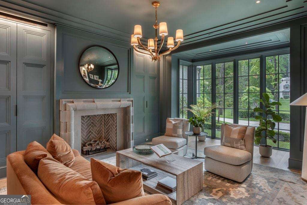 365 King RD NW