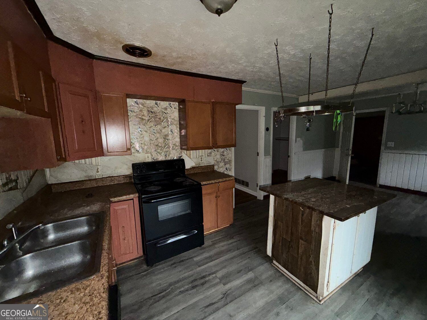 1164 Azalea CIR NE